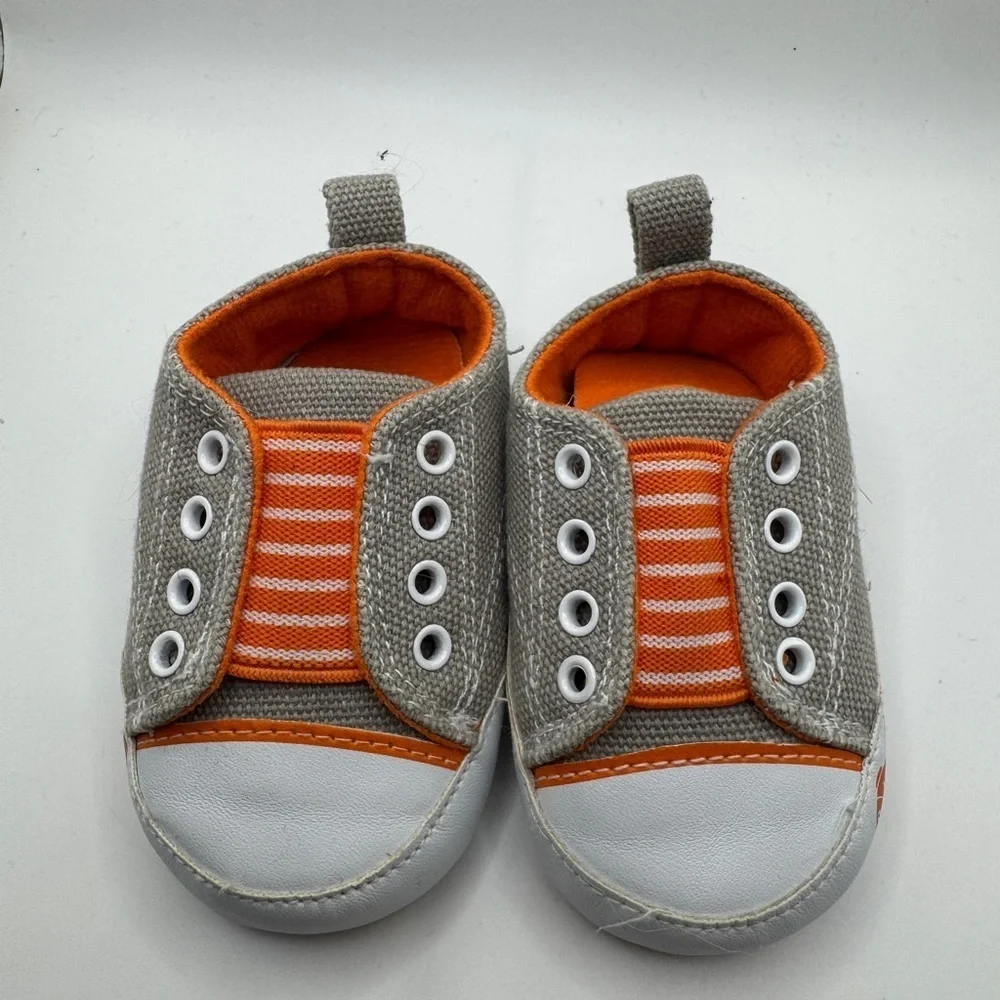 NWOT Baby Size 9-12M 3.5 Boys Grey & Orange Soft Sneaker